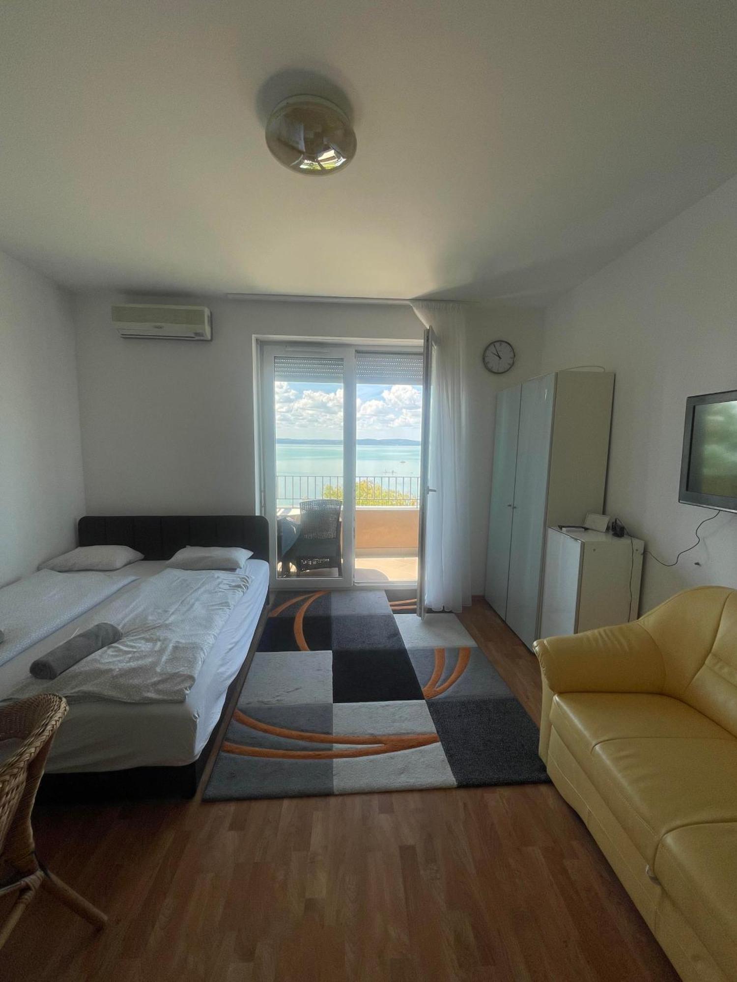 Club218 Holiday Apartman Siofok Exterior photo