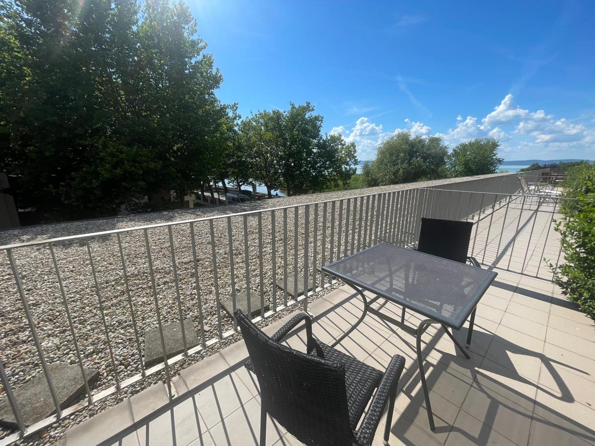Club218 Holiday Apartman Siofok Exterior photo