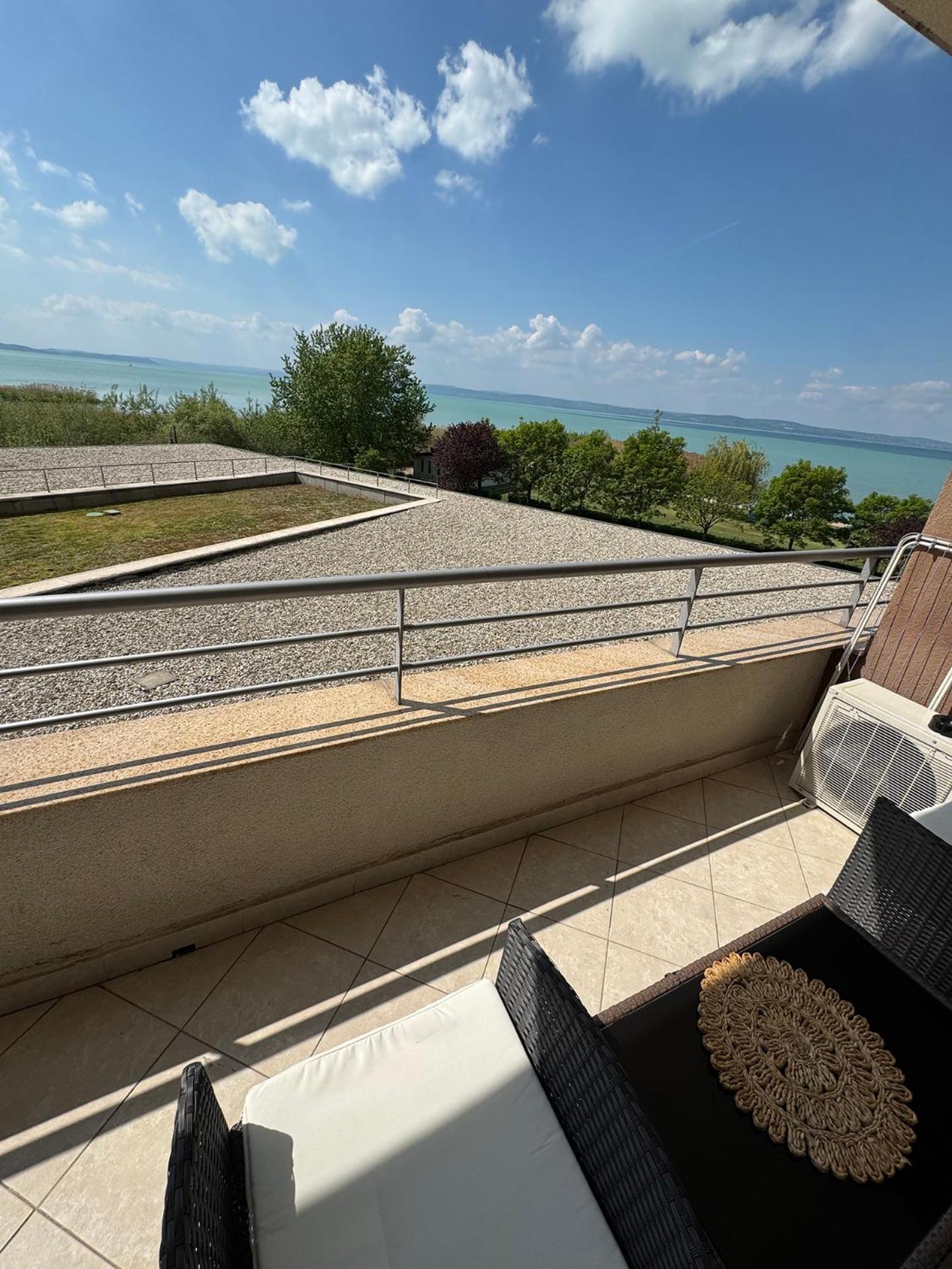 Club218 Holiday Apartman Siofok Exterior photo