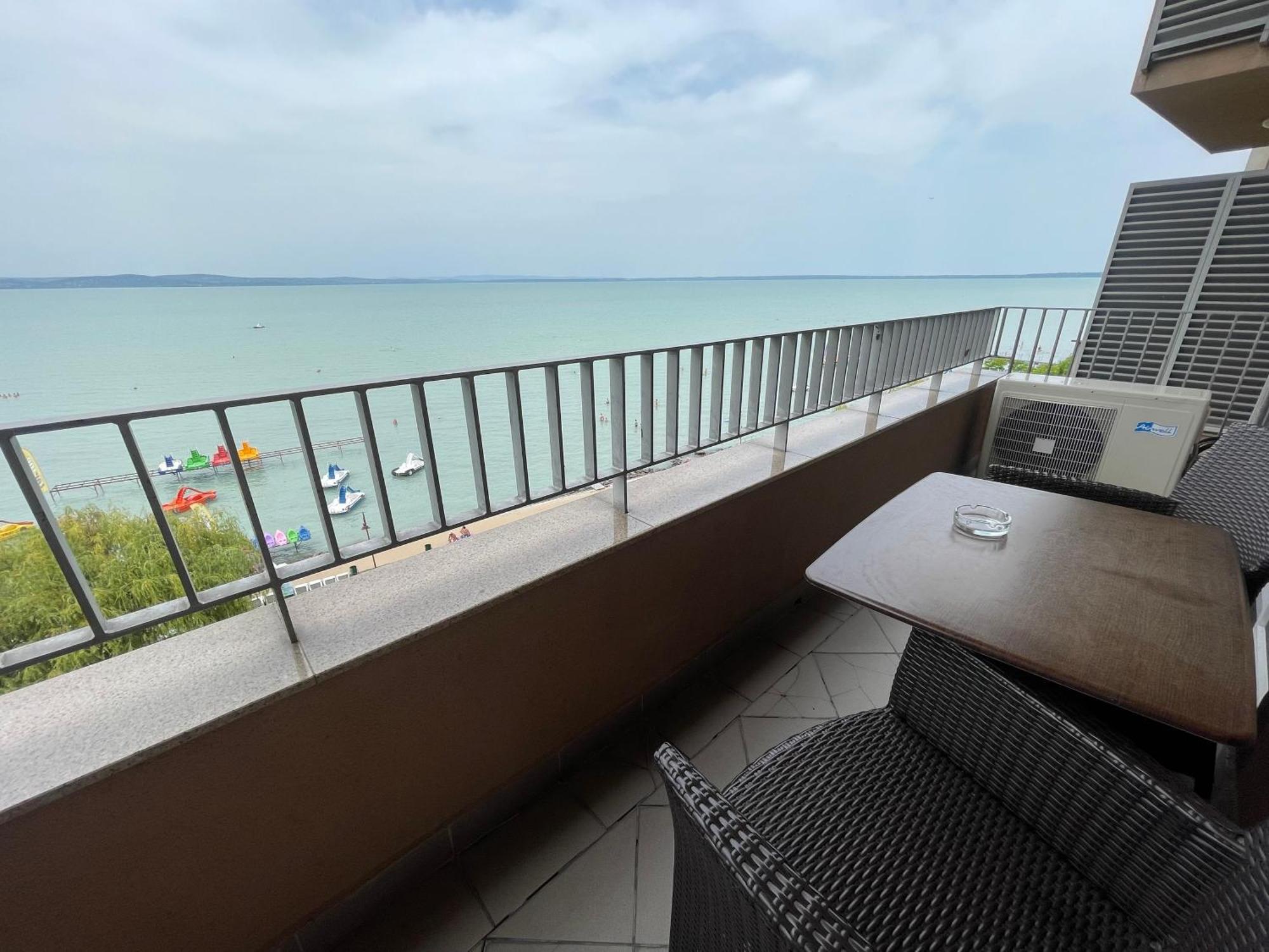 Club218 Holiday Apartman Siofok Exterior photo